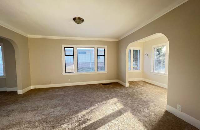 Magnolia - Large 3 BDRM/1 BATH Home - Now Available! photos photos