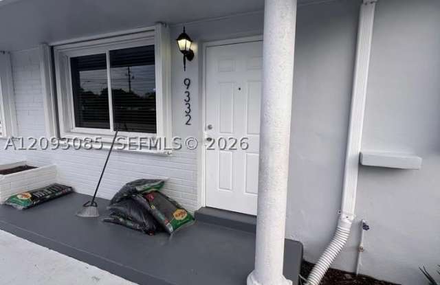 9332 SW 40th Ter Gallery 2