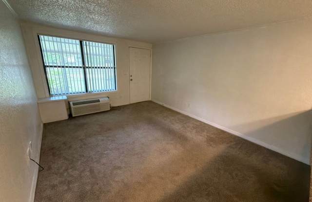 LIMITED SPECIAL: Lease by 10/31 and get half of your first full month RENT FREE!!! Gallery 3