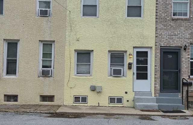 Freshly Renovated 2 Bedroom Townhome! photos photos
