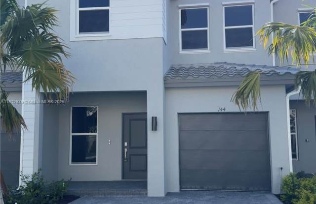 144 SW 184 way photos photos