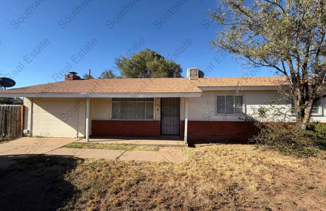 Spacious 3 bedrooms 2 bathrooms home on corner lot. photos photos