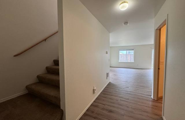 Three Bedroom with a Fully Fenced Backyard! Gallery 4