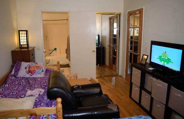 Oxnard Condominium 1 Bedroom 1 Bathroom private garage Gallery 4