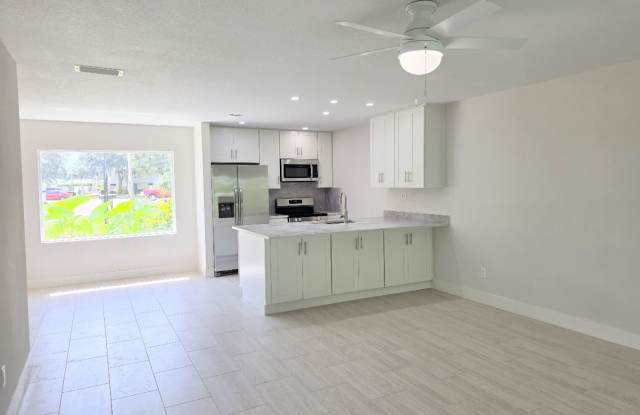 Waterfront 2 Bedroom, 2 Bath Condo with Dock Gallery 4
