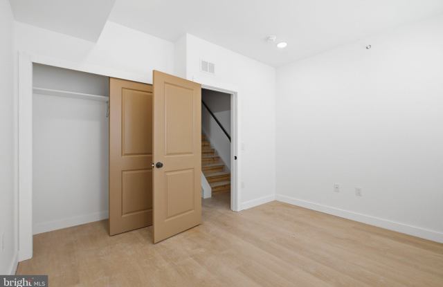 1542 W YORK Street Gallery 4