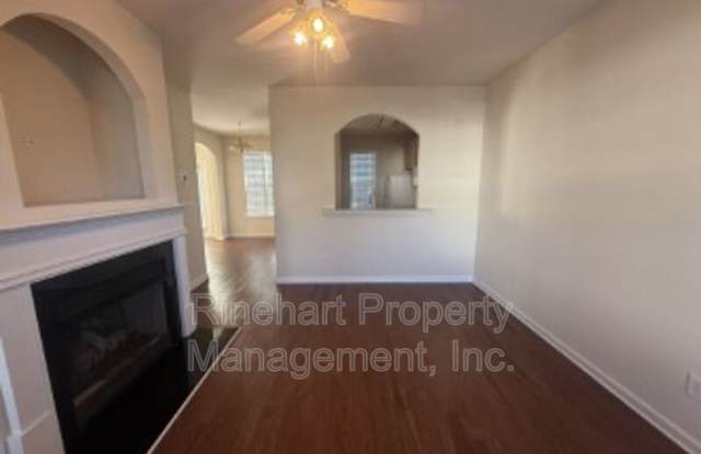 2413 Woodridge Drive Gallery 3