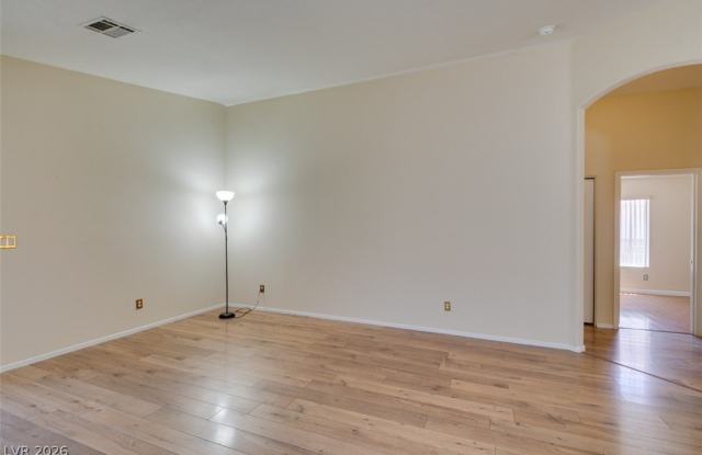 8168 W Gilmore Avenue Gallery 4