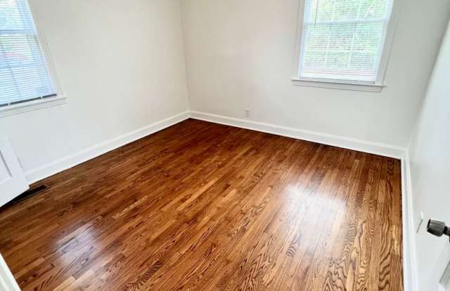 Madison Stunner! 3 Bed 2 Bath House W/ Fenced Back Yard photos photos