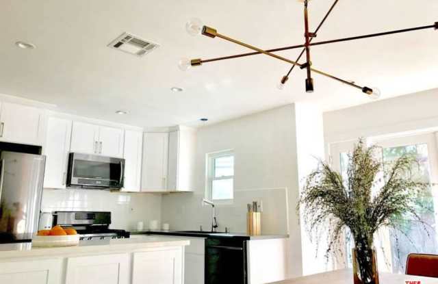2725 North VERDUGO Road Gallery 4