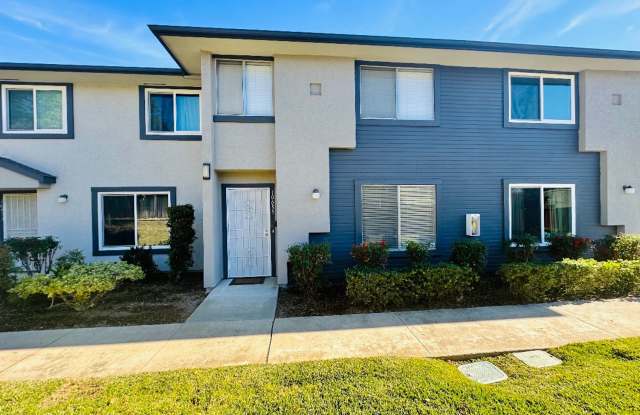 Stunning Townhome In Santee with Modern Fixtures photos photos