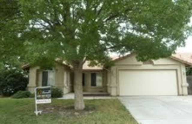 REDUCED! Beautiful Home with Pool and Pool Service Included! photos photos