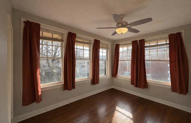 3219 W Markham St photos photos