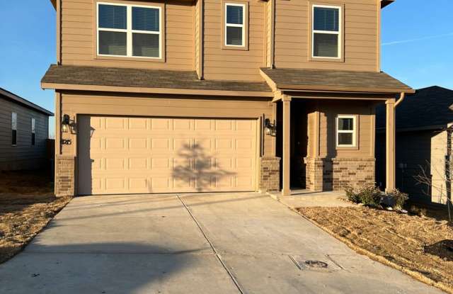 Don’t Miss Out! Spacious 4-Bedroom Saint Hedwig Home with Upstairs Flex Room | Pre-Leasing Now! Gallery 4