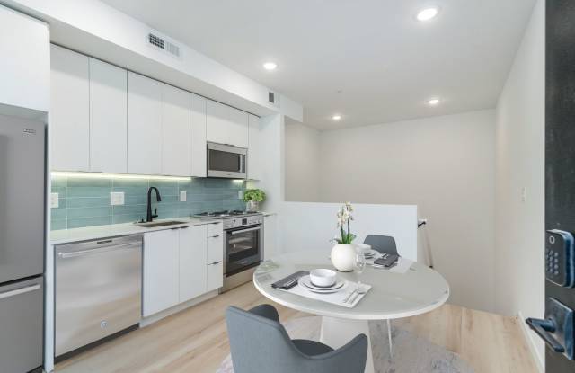 2722 N Hope St photos photos