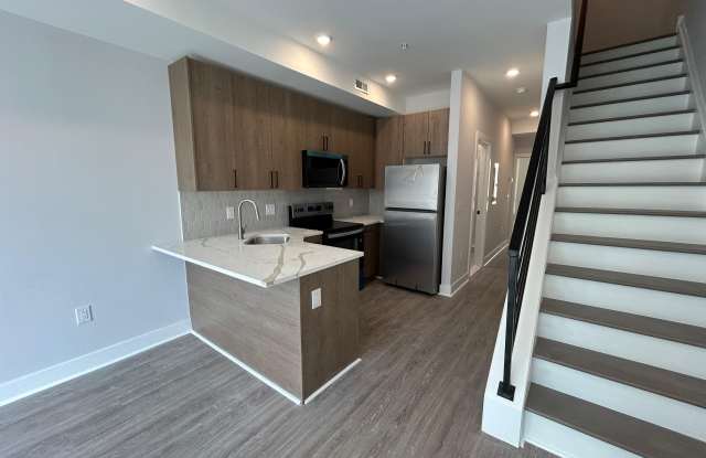2205 North Franklin Street - 2 photos photos