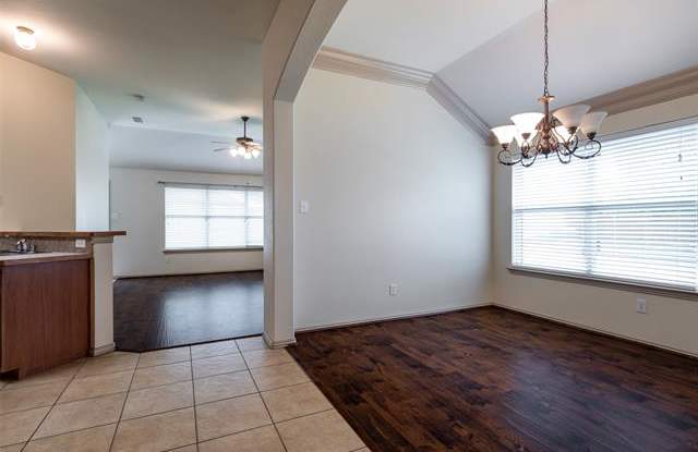5025 Stonecrest Drive Gallery 2