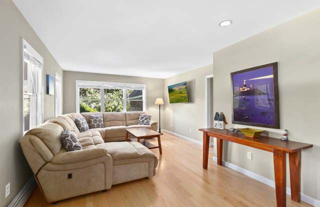 25 GLENDALE DR Gallery 3