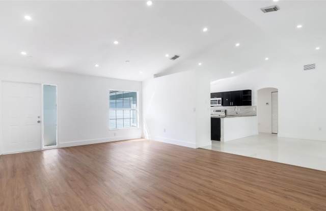 1811 SW 124th Way Gallery 4
