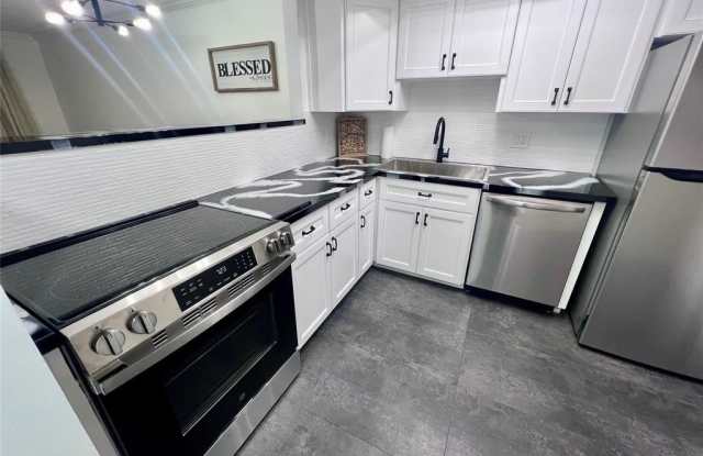 899 SE 2nd Ave photos photos