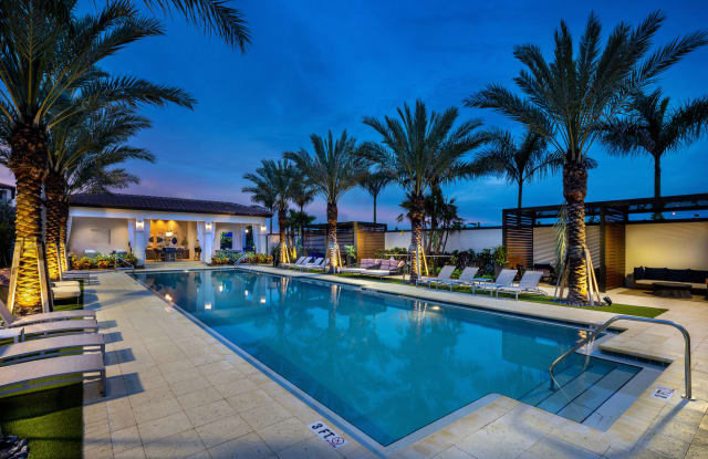 Locklyn West Palm photos photos