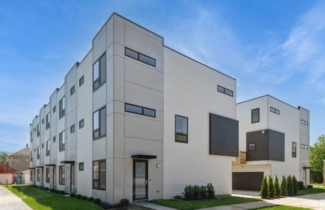 944 Beloit Avenue unit: 4 photos photos