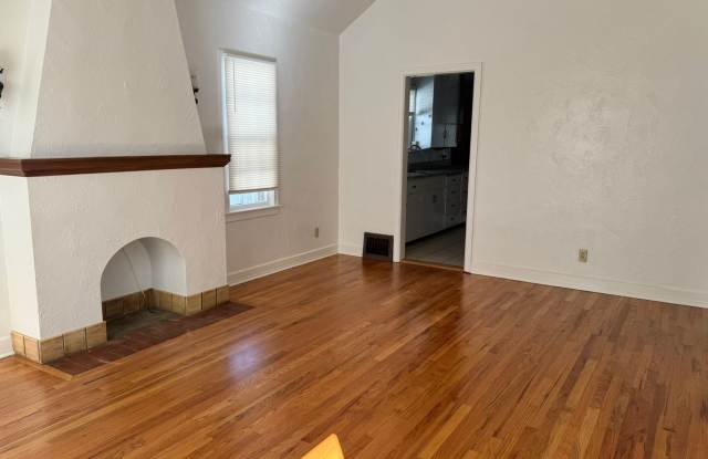 Cozy Cottage Feel! Gallery 3