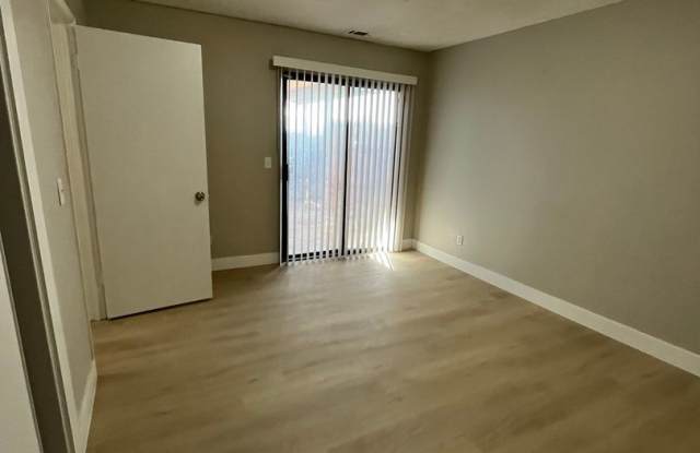 Beautifully Remodeled 2-Bedroom Apartment in Apple Valley Gallery 4