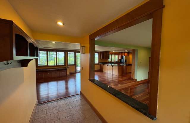 Beautiful 4/bed 3/bath South Hills Home With Solar And A View! Gallery 3