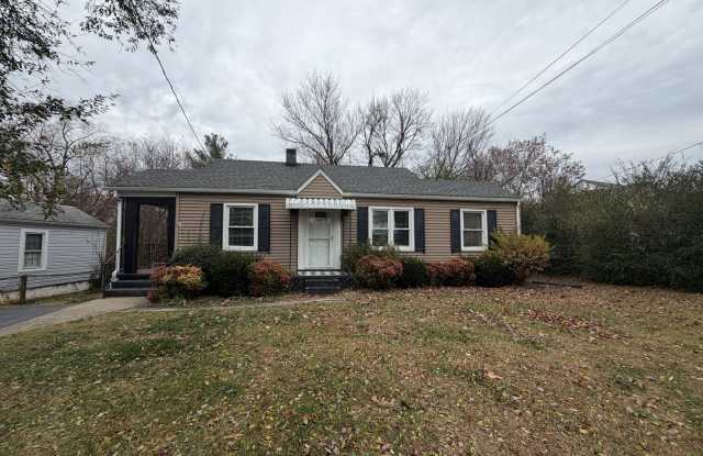 Salem Cottage - 1751 Pexton Avenue, Salem, VA 24153