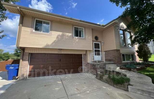405 Fort St - 405 Fort Street, Papillion, NE 68046