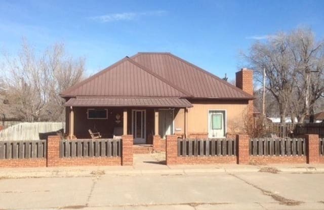 716 W 7th st - 716 West 7th Street, Larned, KS 67550