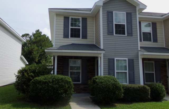 Great Townhouse in Great Location! - 121 Heather Glenn Circle, Havelock, NC 28532