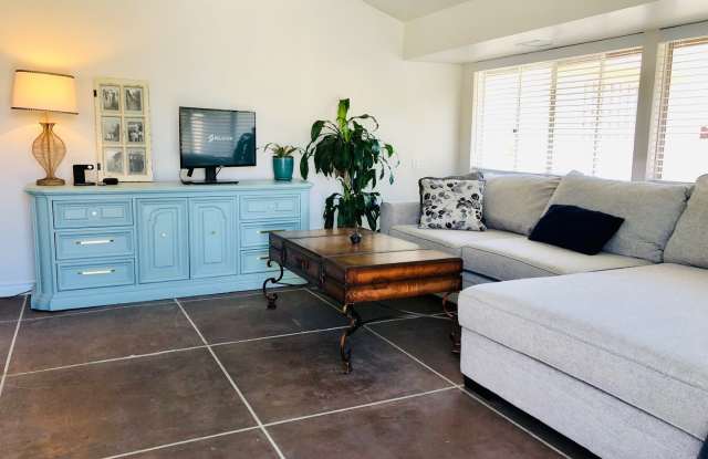 Furnished Studio in Talmadge! photos photos