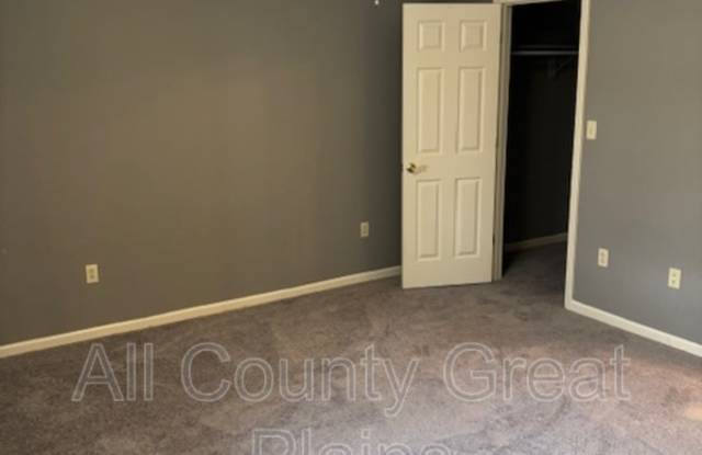 5206 Foster Street #202 Gallery 4