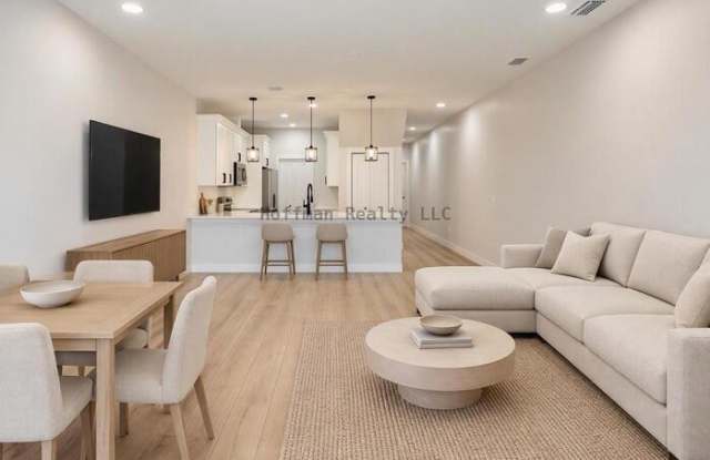 4308 West Gray Street Gallery 4