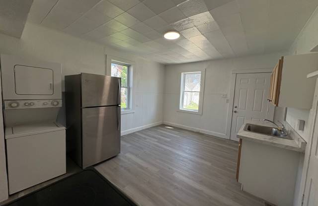 Newly Renovated Two-Bedroom, One Bathroom Row Home - MOVE-IN SPECIAL! GET $700 OFF YOUR SECOND MONTH’S RENT!! Gallery 4