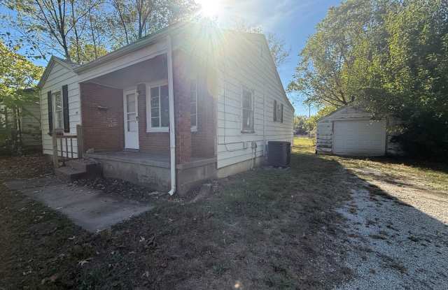 Cute 2 bedroom 1 bath home Gallery 1