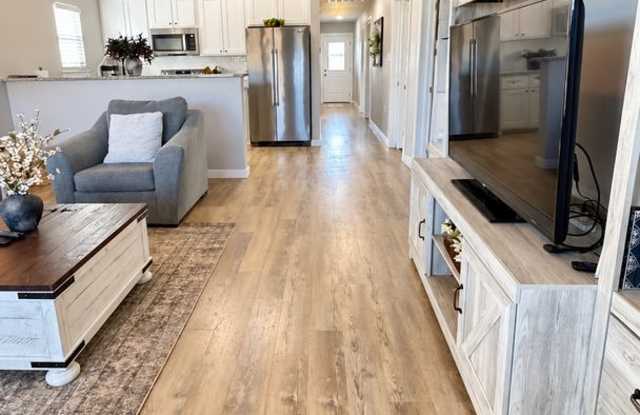 Need a November rental? 3/2/2 NICE 'N NEW! Gallery 4