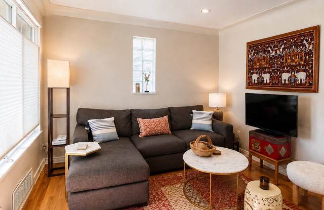 *** Fully Furnished! *** Brick Duplex Near Northfield – Just Bring Your Clothes! Gallery 4