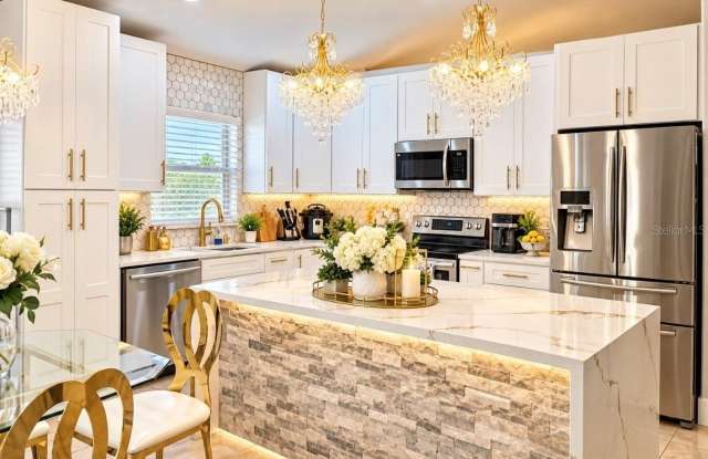 12303 HOLMWOOD GREENS Place Gallery 2