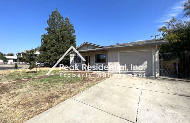 Updated 3bd/1ba Folsm Home with Large Yard! Gallery 4