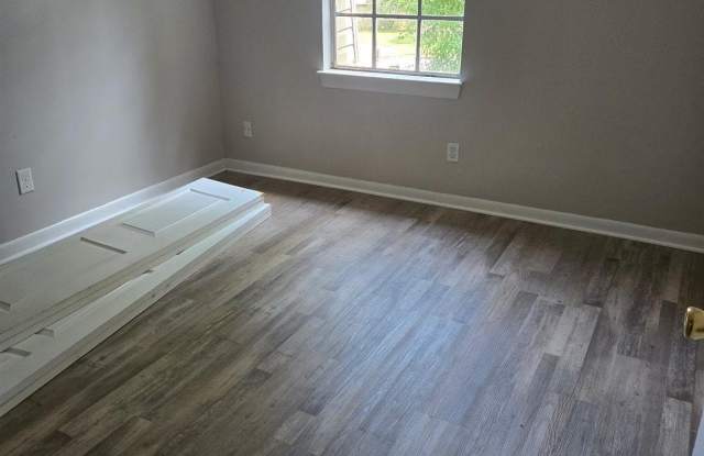 1200 Lake Dr Gallery 3