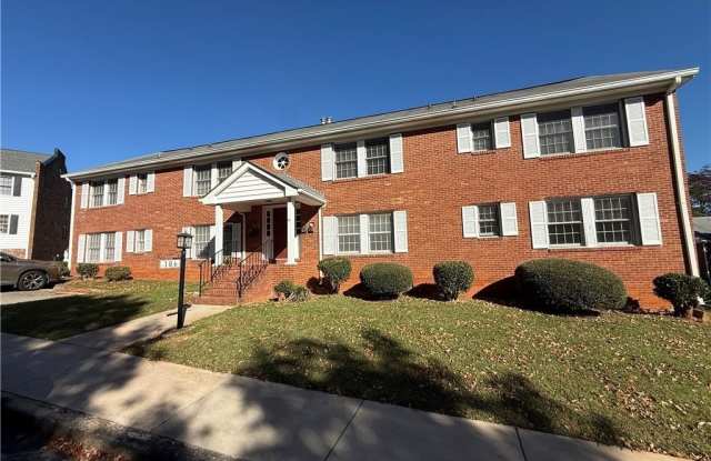 106 Westgate Circle Gallery 1