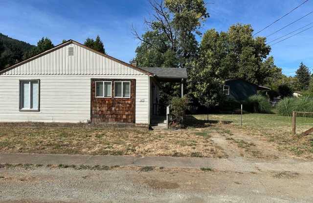 Remodeled 2 bedroom home in Myrtle Creek Gallery 3