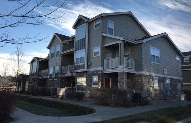 Beautiful 2 Bedroom, 2.5 Bath Townhome near E470 with 2 Car Garage and Gas Fireplace1 photos photos