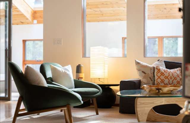 "Stargazers Nook" Winter Ski Lease Home with Hot Tub and Fireplace Gallery 3