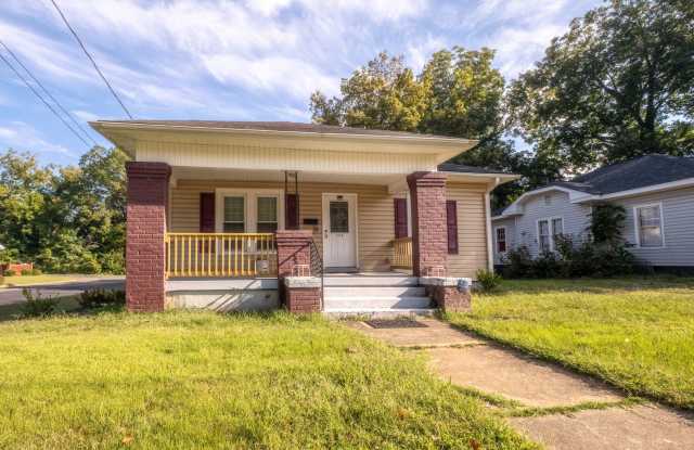 Cute home in Burlington with a fenced in back yard! - 126 South Broad Street, Burlington, NC 27215