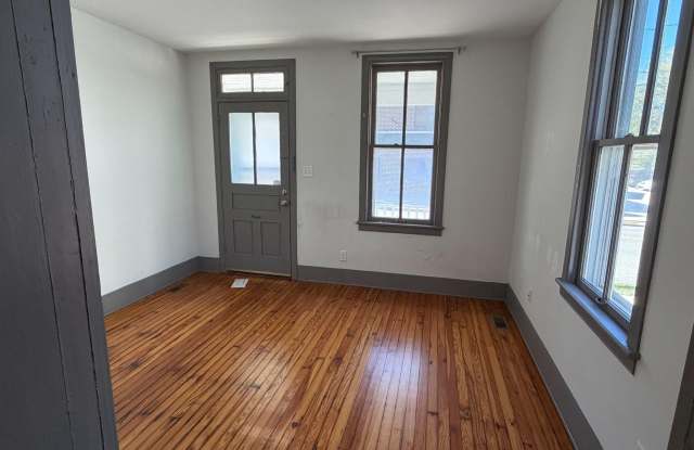 137 N STRATTON Street Gallery 1