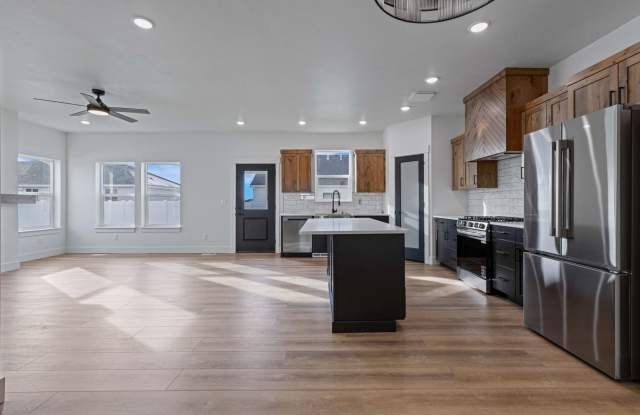 NEW BUILD 3-BED, 2-BATH UPSTAIRS DUPLEX UNIT IN SUGAR CITY, ID photos photos